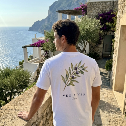 Capri Olive Tee white – worn, lifestyle photo